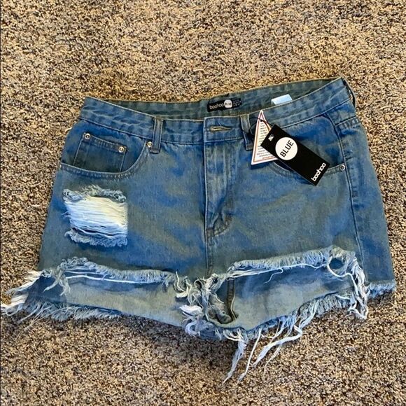 Boohoo Womens Cut Out Hem Fray Denim Mom Shorts | size 10 - Picture 2 of 6